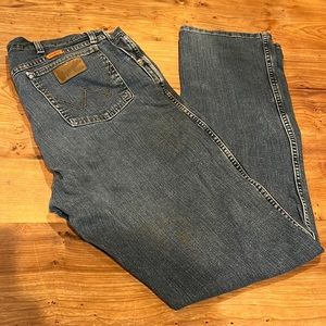 Wrangler Men’s FR Advanced Comfort Ref Fit Jeans size 38 x 36